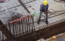 Bi kịch của những lao động nhập cư "không dám ốm": Giúp việc vừa phát hiện ung thư, chủ nhà liền trục xuất về nước