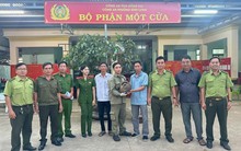 Phát hiện con vật bò lổm ngổm trong nhà vào buổi đêm, người dân vội trình báo công an phường