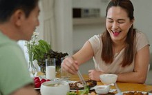 Cặp vợ chồng cùng nhận “án tử” ung thư đại tràng, bác sĩ lắc đầu: “Ăn 2 món này chẳng khác nào tự hại mình”