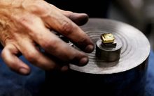 Vàng lẻ giá trị nhỏ lên ngôi: Xu hướng ‘bình dân hóa’ kim loại quý và văn hóa tiết kiệm mới của giới trẻ Trung Quốc, Hàn Quốc