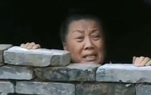 Gửi 10 tỷ về nhà, sau 3 năm, mẹ đưa lại cho tôi một mảnh giấy: "Cái giá của tin tưởng ruột thịt là thế này sao?"