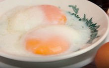 Bé gái 14 tuổi mắc ung thư trực tràng, bác sĩ cảnh báo: Thà nhịn đói còn hơn cho trẻ ăn 4 loại bữa sáng này