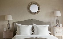 Người xưa dạy: Phòng ngủ chật đến đâu cũng đừng dại đặt 6 thứ này ở đầu giường, giật mình vì toàn món quen