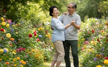 Không gồng mình ở thành phố, cặp vợ chồng 60 tuổi bán nhà 30 tỷ đồng về quê dưỡng già: nuôi mèo, trồng rau, nghĩ thôi đã thấy an nhàn