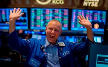 Khối ngoại "tung" gần 500 tỷ mua ròng phiên VN-Index tăng mạnh nhất châu Á, cổ phiếu nào được gom nhiều nhất?