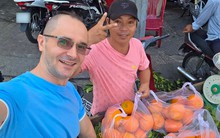 Khách Tây nằng nặc mua hết xe chở cam có biển 37, đòi bán lại giá gấp đôi vì lý do không ai ngờ tới