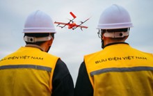 Việt Nam lần đầu tiên dùng UAV vận chuyển mẫu xét nghiệm y tế, sếp Vietnam Post khẳng định: Không phải để diễn