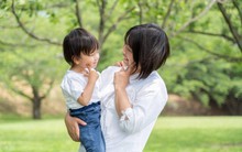 Con càng yêu bạn, 3 “hành động nhỏ” này càng không giấu được: Nhiều cha mẹ lại thấy phiền và vô tình nổi nóng