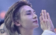 Nam ca sĩ nổi tiếng đánh rơi 1,4 tỷ trên sân khấu