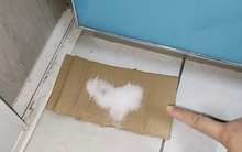 Mẹ tôi dạy: Chỉ cần 1 nắm muối ở góc bếp - không làm là mùi ám, dầu mỡ bám kín và bếp nhanh xuống cấp