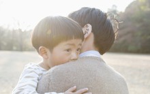 Trên hành trình nuôi con, có những việc người bố buộc phải gánh vác: Mẹ có mạnh mẽ đến đâu cũng không thể thay thế