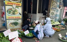 Hàng loạt rau củ bất ngờ chỉ còn 10.000 đồng/kg