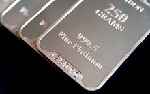 Bạc bùng nổ 175% năm nay nhưng vẫn chưa bằng kim loại này