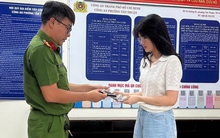 Đang đi siêu thị Lotte Mart, cô gái bất ngờ nhận tin vui từ số lạ