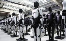 Trung Quốc ra mắt dịch vụ cho thuê robot hình người để làm việc, kể cả ma chay cưới hỏi...