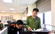 Khám xét phòng làm việc của cán bộ thuế Nguyễn Thị Phương