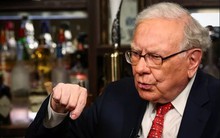 Tại sao Warren Buffett ngừng tặng 10.000 USD tiền mặt làm quà giáng sinh cho gia đình?