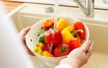 3 cách hiệu quả nhất để rửa sạch thuốc trừ sâu khỏi rau quả