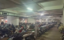 Yêu cầu chung cư đông dân nhất Hà Nội hủy 'lệnh' cấm gửi xe điện