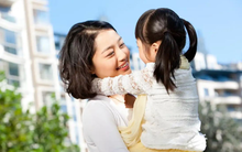 Mẹ 3 con từng làm quần quật nhận ra: Muốn hạnh phúc hơn, phải “lười” trong việc này