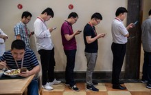 Dân tình Việt "kêu ầm trời" vì một thứ tăng giá còn hơn cả vàng: Nguy cơ không mua bây giờ là còn lên nữa