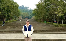 Ngoại hình tài tử U60 chưa vợ, ở biệt thự TP.HCM vài chục tỷ, đưa hết tiền cho mẹ giữ