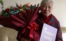 Cụ bà miệt mài đèn sách, 75 tuổi tốt nghiệp cử nhân: "Tôi không muốn nuối tiếc điều gì"