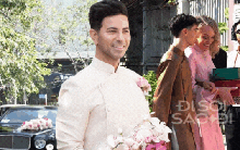 Đám cưới Tiên Nguyễn: Dàn sính lễ cực khủng, Rolls-Royce và hàng dài xe sang bạc tỷ nối đuôi rước dâu gây choáng