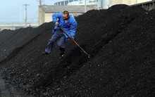 Cơn sốt 'vàng đen' trở lại sau 4 năm chạm đáy: 2 quốc gia chủ chốt BRICS tranh thủ gom hàng giữa lúc rét đậm, giá phục hồi mạnh