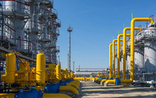 Hàng trăm nghìn tấn hàng từ Malaysia đổ bộ Việt Nam: Nhập khẩu tăng 259% chỉ trong 1 tháng, là nhiên liệu 'vàng' quan trọng không kém xăng dầu