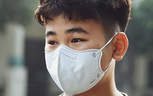Checklist đồ cần có khi ra đường Hà Nội bây giờ: Khẩu trang thường chưa đủ!