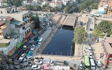 Giao thông 'tê liệt' tại nhiều tuyến phố giao cắt với công trường đường Vành đai 2,5