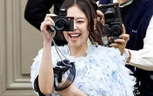 Jennie (BLACKPINK) "gây bão" khi xuất hiện tại Paris chỉ với 1 phụ kiện độc