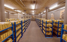 Kho vàng lớn thứ hai thế giới bỗng bị rút ồ ạt, trader xếp hàng chờ đến vài tuần, phải huy động cả xe tải chất vàng thỏi: Chuyện gì đang xảy ra?