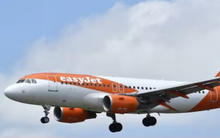 Phi công bất ngờ ngã gục, máy bay hãng EasyJet phải hạ cánh khẩn cấp