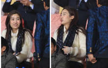 Hoa hậu Đỗ Mỹ Linh cùng chồng chủ tịch ra sân bóng, nhan sắc thế nào mà chiếm luôn "spotlight" trên khán đài?