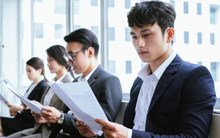 "Đang tắm thì người lạ mở cửa vào nhìn, bạn che chỗ nào trước?”, ứng viên chỉ vào 1 chỗ "hạ gục" sếp ngay lập tức: Tôi biết mình thắng rồi!