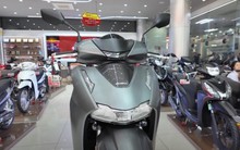 Giá Honda SH duy trì mức hấp dẫn, một phiên bản giảm hơn 71 triệu đồng so với thời điểm sốt giá