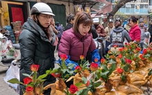 “Chợ nhà giàu” phố cổ Hà Nội tất bật trước ngày Rằm tháng Giêng