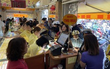 Giá vàng tăng nhanh rồi giảm sâu, người dân TP.HCM đổ xô đi bán