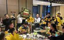 Haidilao gây xôn xao khi đăng tin tuyển dụng shipper có bằng đại học trường top: Dân mạng hoang mang “Cuộc sống đã khó khăn đến thế sao?”