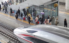 Đau đầu vì dân số già hoá không phanh, cứ 5 người thì có 1 người cao tuổi, nền kinh tế lớn thứ 2 thế giới tham vọng mở khoá tiêu dùng bằng cách có một không hai