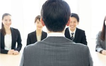 “Tiền lương hàng tháng cậu có đưa cho vợ không?”: Ứng viên 9X trả lời được nhà tuyển dụng khen EQ cao, lập tức có việc