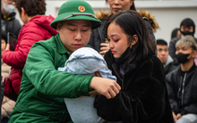 Những khoảnh khắc xúc động trong ngày hội tòng quân: Vợ trẻ cùng con 4 tháng tuổi tiễn chồng nhập ngũ