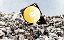 Lỡ vứt ổ cứng chứa 780 triệu USD Bitcoin vào bãi rác 110.000 tấn, giờ muốn mua lại cả khu đất để đào lên