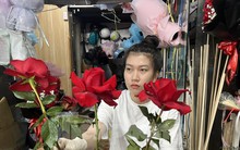 Hoa, quà hạ giá 'ngóng' khách trong ngày Valentine