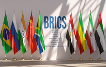 Ông Trump tuyên bố 'sự sụp đổ' của BRICS khi áp dụng mức thuế 100%