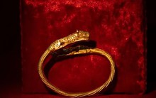 Khai quật trang sức vàng có họa tiết hổ báo trong ngôi mộ 2.400 năm tuổi ở Kazakhstan