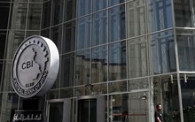 Fed gây áp lực, ‘ông trùm’ dầu mỏ lớn thứ 2 OPEC cấm thêm nhiều ngân hàng giao dịch bằng đô la Mỹ, đẩy nước láng giềng đồng minh đang bị Mỹ trừng phạt vào thế khó chồng khó