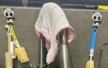 Không nghi ngờ gì nữa mẹ tôi thật tài tình: Xử lý thứ bẩn nhất bếp trong 1 nốt nhạc!